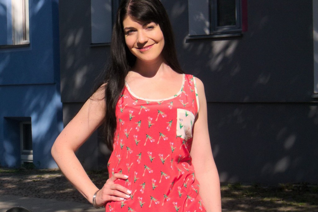 Cute Silk top with tulip print by Tucker