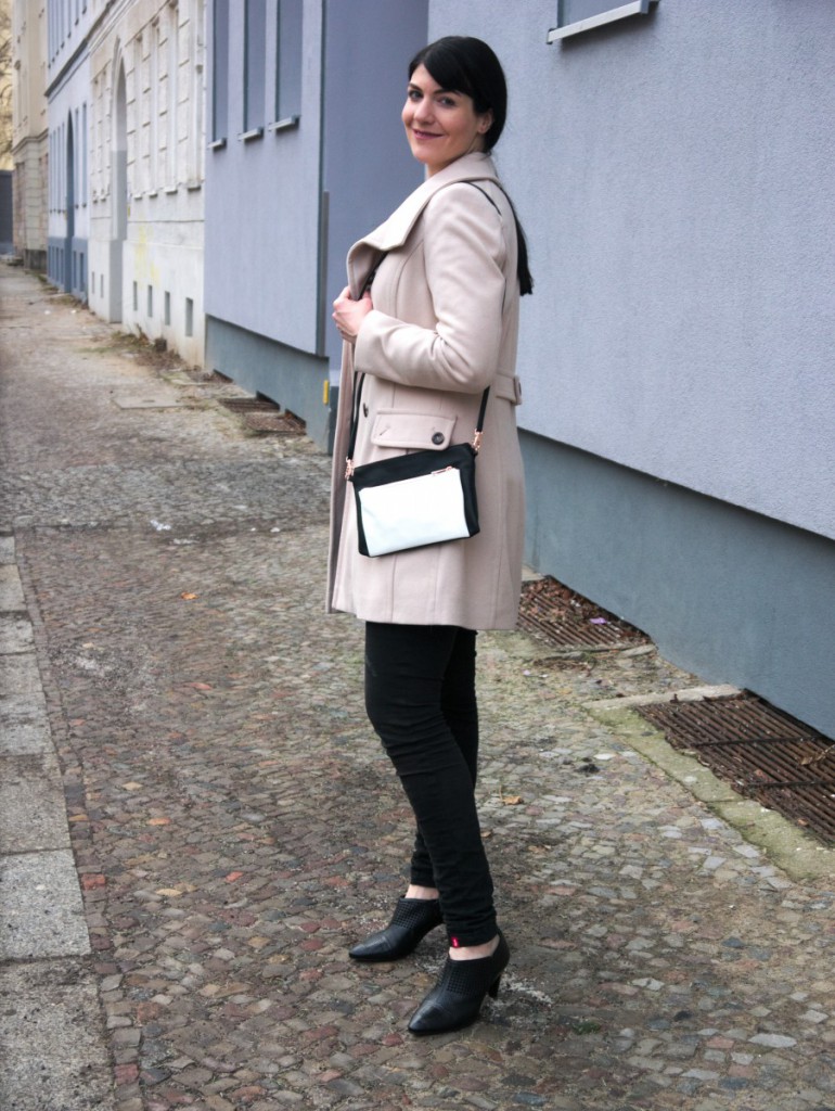 Winter white coat and Tchibo bag