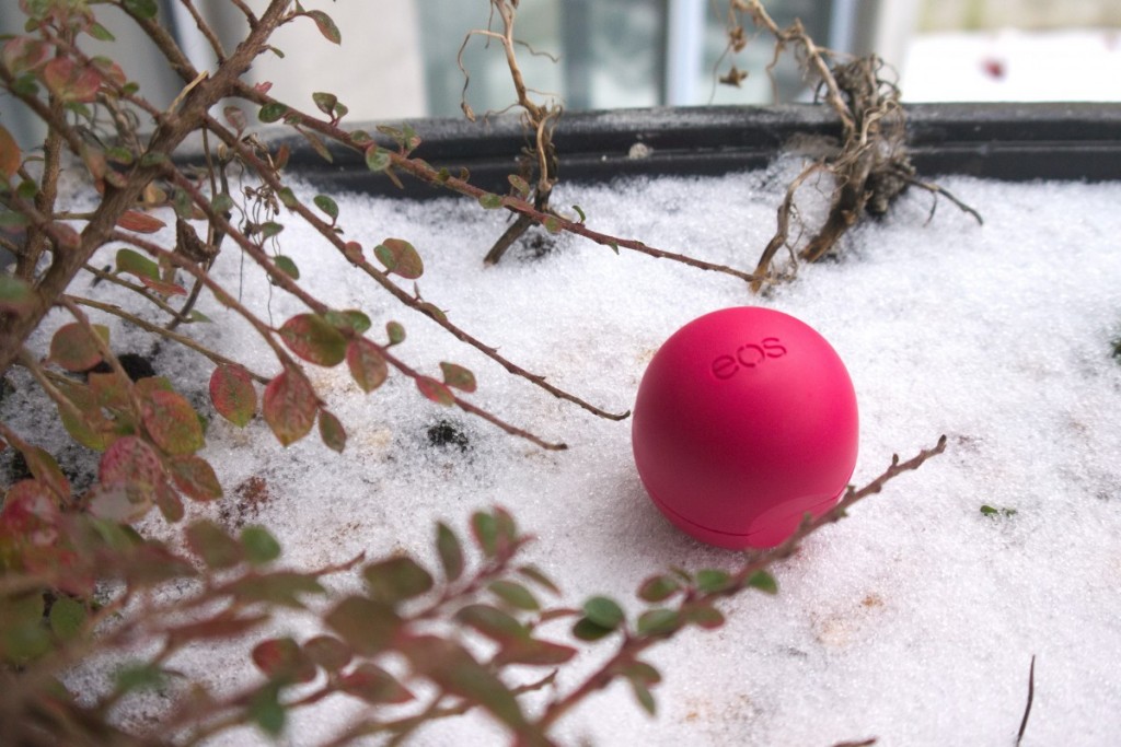 eos pomegranate raspberry sphere lip balm