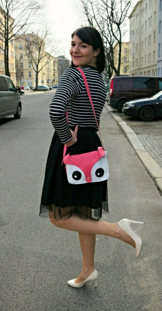 brunette_wearing_striped_pinup_dress_with_tulle_skirt_and_cute_pink_fox_bag_in_Berlin_street