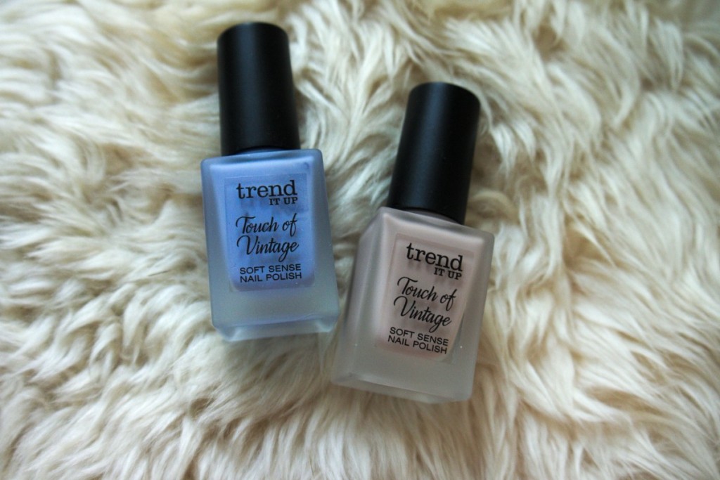 trend IT UP nail polish touch of vintage 030 beige and 040 serenity light blue