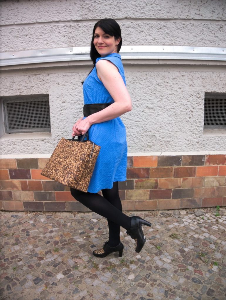 retro broderie anglaise dress and cork bag