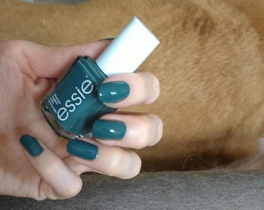 Essie vested interest review and swatch