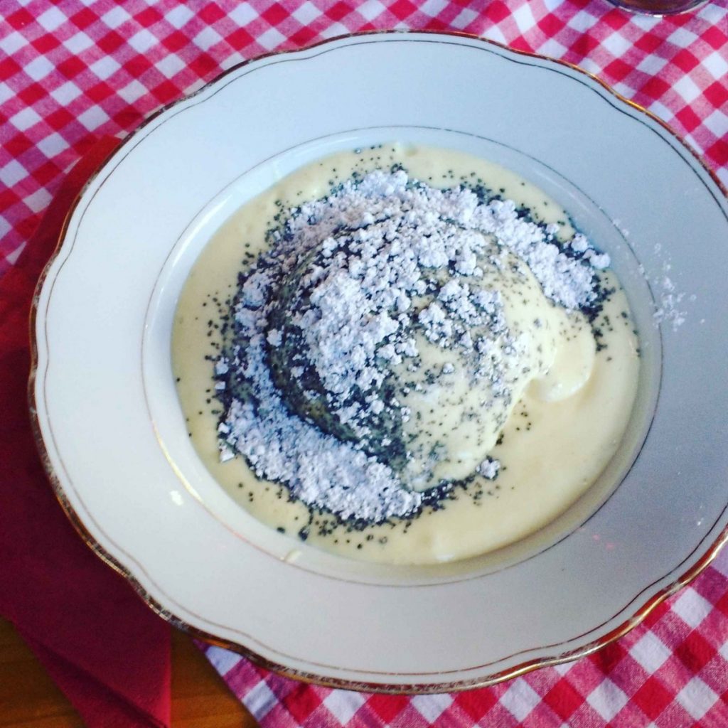 Germknödel mit Mohn 