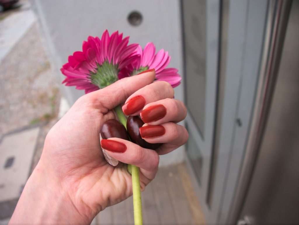 essie playing koi swatch