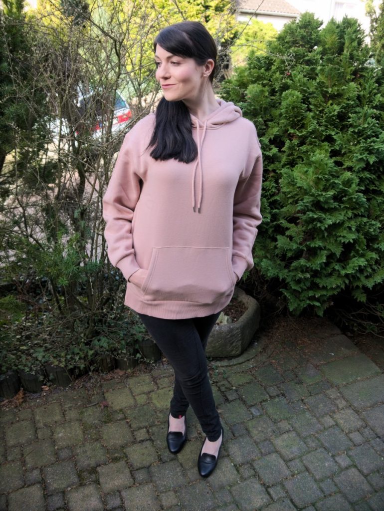 light pink athleisure spring outfit